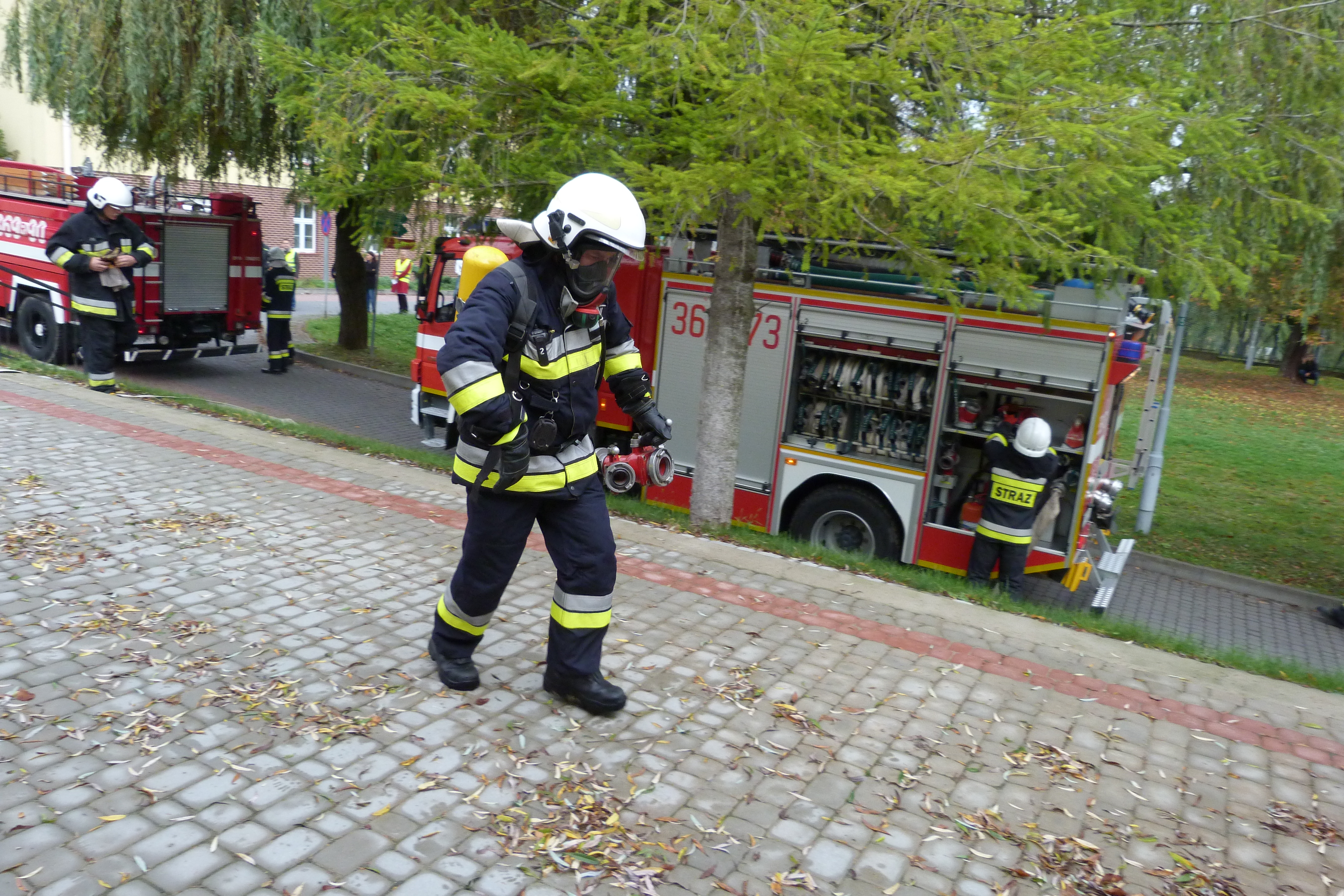 Ćwiczenia zgrywające Ochotniczych Straży Pożarnych - Strażak podczas ćwiczeń