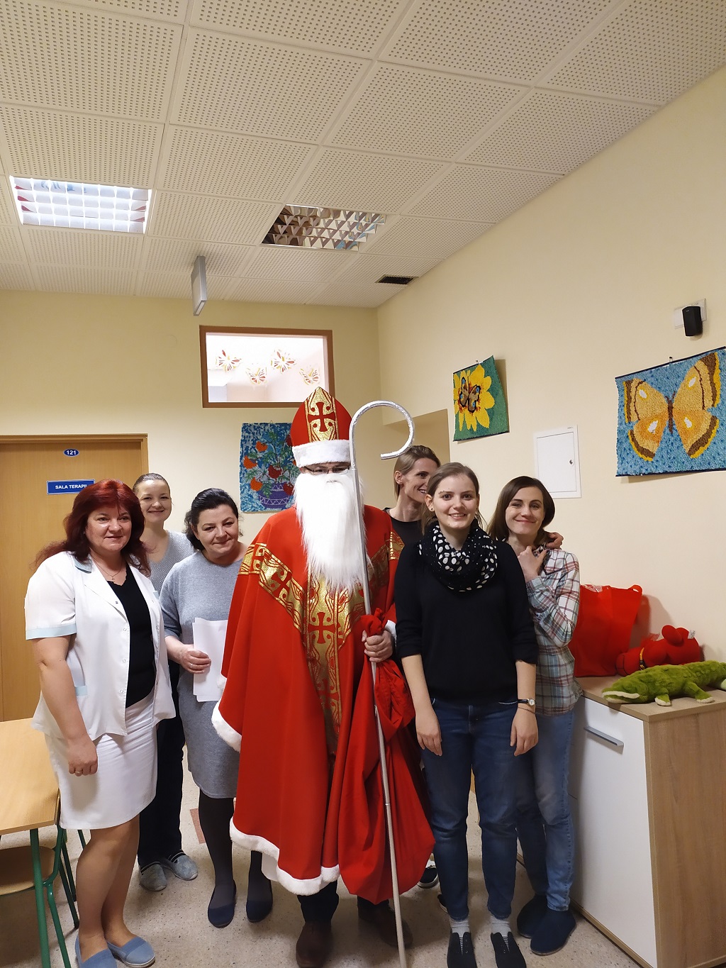 Wizyta Św. Mikołaja w Oddziale Dziennym dla Osób z Autyzmem Dziecięcym - pracownicy Szpitala