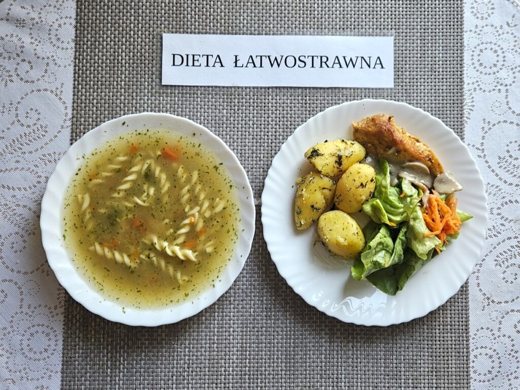 Na zdjęciu znajduje się dwudaniowy obiad