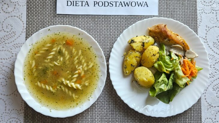 Na zdjęciu znajduje się dwudaniowy obiad