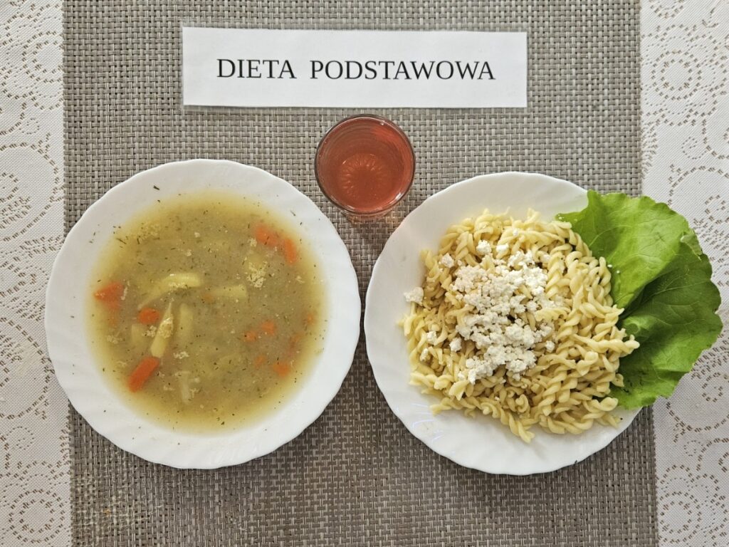 Zdjęcie przedstawia dwudaniowy obiad