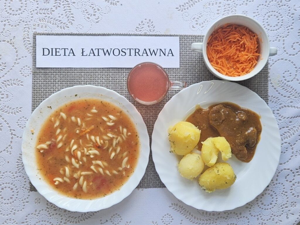 Zdjęcie przedstawia dwudaniowy obiad