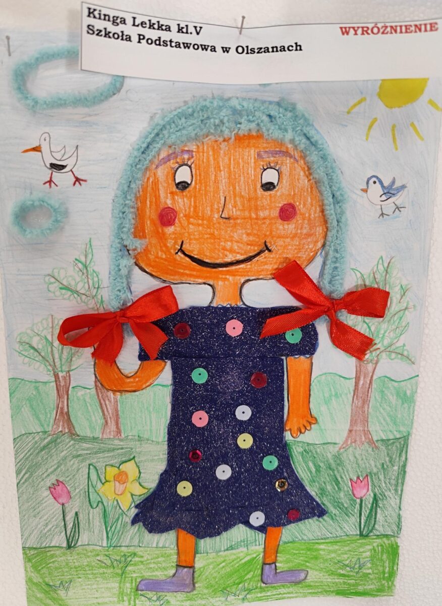 Na zdjęciu przedstawia pracę konkursową pt. „W głowie się nie mieści-malujemy emocje”